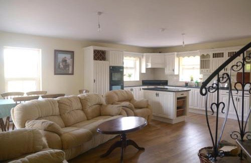 Macroom House | Family-Friendly Getaway at The Gate Lodge Cannaway House