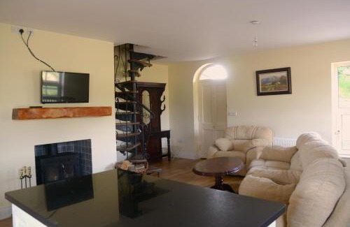 Macroom House | Family-Friendly Getaway at The Gate Lodge Cannaway House
