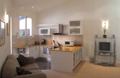 Yering Apartment | Experience Villa Raedward: 4-Star Spa Retreat with Hot Tub