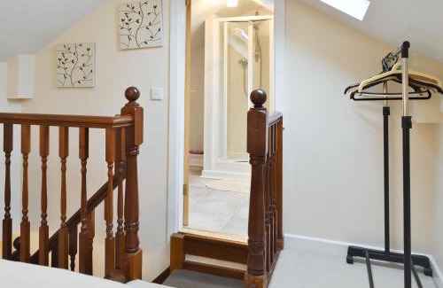 Aberffraw House | Pet-Friendly Retreat at The Gatehouse - Rated 9.2/10!