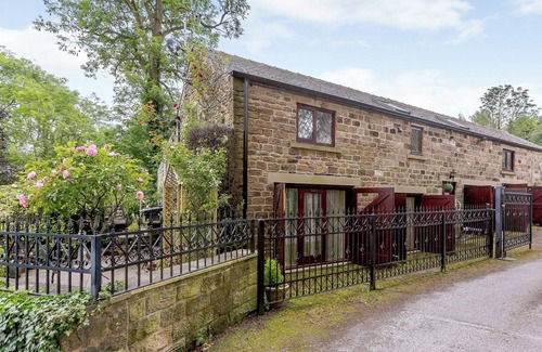 Dronfield Cottage | Top-Rated 2 Bedroom Stay in Dronfield, Near Chesterfield