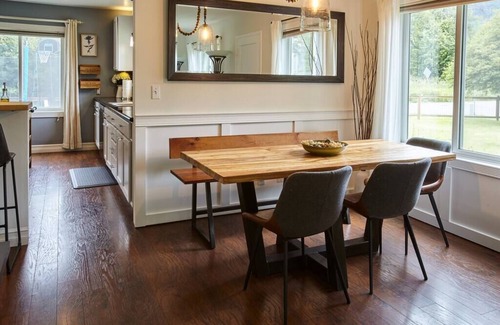 Issaquah House | Gateway Gathering: Pet-Friendly Ocean View Retreat
