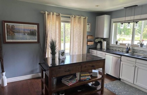 Olde Town House | Family-Friendly Gateway House with Scenic Views & Yard