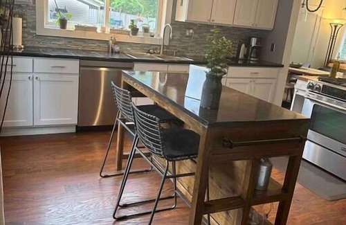 Olde Town House | Family-Friendly Gateway House with Scenic Views & Yard