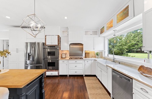 Abbeville House | Gathering House: Ideal Pool Retreat for Family Gatherings