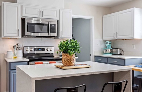 Downtown House | Historic Oakwood Gathering House with Family-Friendly Amenities