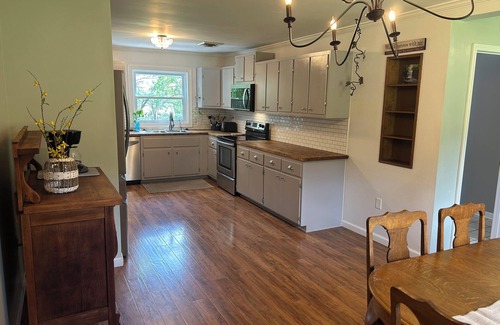 Manhattan House | The Gathering House: Your spot for retreats, reconnection, and Wildcat weekends