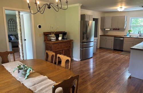Manhattan House | The Gathering House: Your spot for retreats, reconnection, and Wildcat weekends