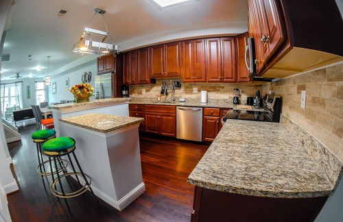 Washington House | The Gathering Place DC 22 Guests, Presidential Comfort & Free Parking