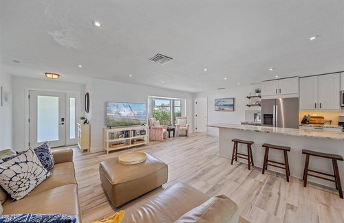 Gulf Gate Estates House | Unforgettable Pool House Paradise with Ocean View & More