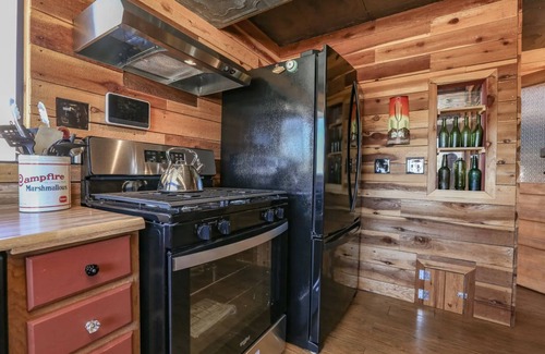 Randsburg House | Explore History at The General - Family-Friendly Retreat