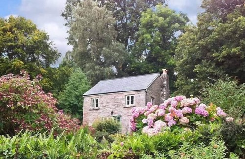 Redbrook Cottage | Family-Friendly The Generals Cottage with Cozy Open Fire
