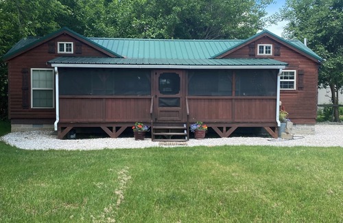 Poole Cabin | Cozy 1BR Cabin with Fireplace in Henderson Area