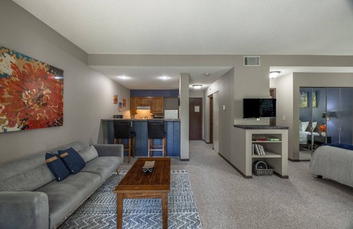 Innsbrook Condo | Discover The Geneva Studio: Poolside Oceanfront Escape