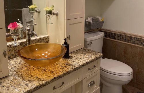 Raintree House | The Geode, Cheerful, serene Jewelry box , 4 br, 2.5 bath, breathtaking views