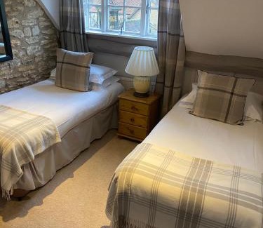 Nunney Hotel | Discover The George at Nunney: Pet-Friendly & Family Accommodations