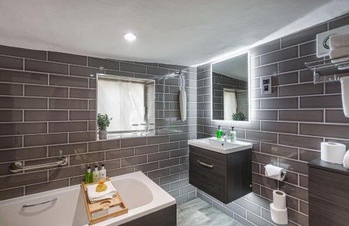 Dorchester-on-Thames Hotel | Discover The George Hotel in Dorchester-on-Thames