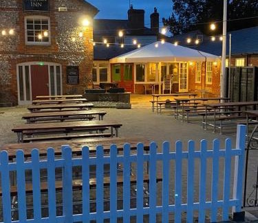 Saint Mary Bourne Hotel | Experience The George Inn: Pet-Friendly Stay in St Mary Bourne