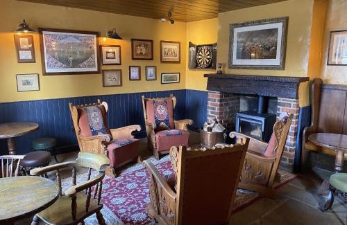 Saint Mary Bourne Hotel | Experience The George Inn: Pet-Friendly Stay in St Mary Bourne