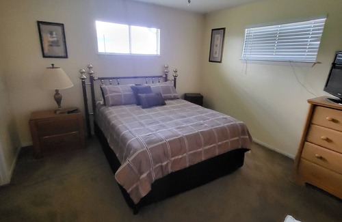 Freeport House | Perfect Getaway for Families and Anglers by the Canal