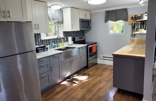 Fontanet House | Ideal Getaway House with Hot Tub, Pool & Pet-Friendly Stay