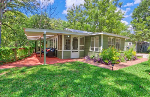 Wimberley Cottage | Vibrant Getaway on the Creek with Spa and Pet-Friendly Options