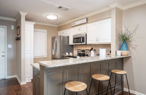 Jones Mills Condo | Unwind at The Getaway: Private Hot Tub & 10/10 Rating