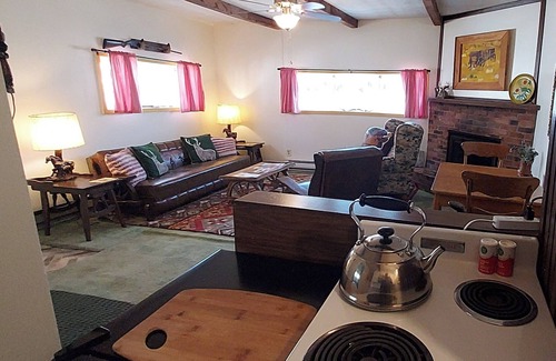 Red Lodge Cabin | Discover The Gibbons 1885 Cabin: Family-Friendly Stay
