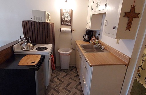 Red Lodge Cabin | Discover The Gibbons 1885 Cabin: Family-Friendly Stay
