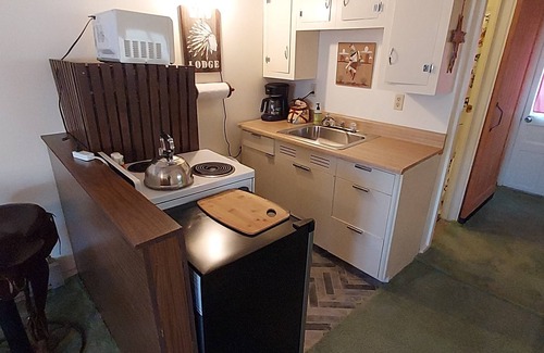 Red Lodge Cabin | Discover The Gibbons 1885 Cabin: Family-Friendly Stay