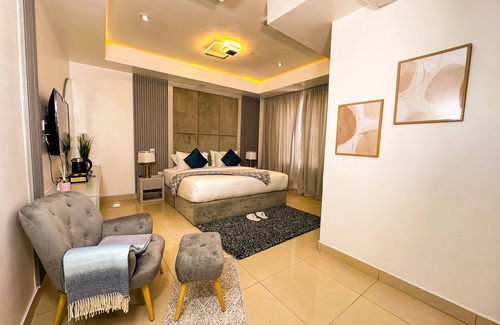 Port Harcourt Hotel | Discover The Gibs Hotel: Family-Friendly with Pool & Dining