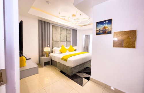 Port Harcourt Hotel | Discover The Gibs Hotel: Family-Friendly with Pool & Dining