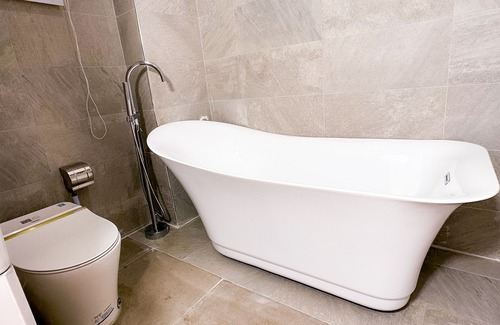 Port Harcourt Hotel | Discover The Gibs Hotel: Family-Friendly with Pool & Dining