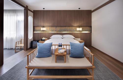 Yangshuo House | Inviting Oceanfront Retreat at The Giggling Tree