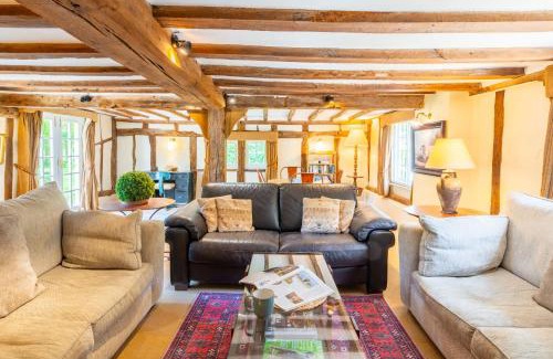 Higham House | Pet-Friendly Haven: Experience the Gildhall with a 10/10 Rating