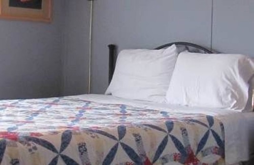 Rock Stream Bed & Breakfast | Delightful Ginger Cat Bed & Breakfast: Family-Friendly Stay