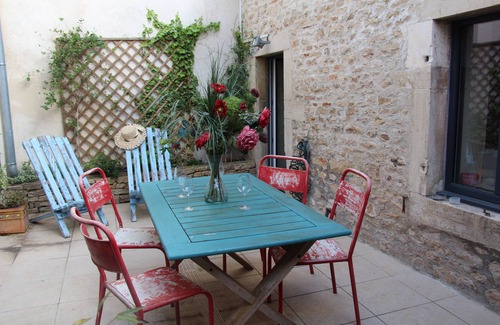 Beaune House | Discover the Gite des Climats with Pool & Spa Amenities