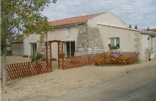 Doue-en-Anjou Cottage | Discover the Gite of the Bois Fleuri with Private Pool