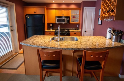 Big White Ski Resort Apartment | Escape to The Glade: Ski-in/Out with Private Hot Tub