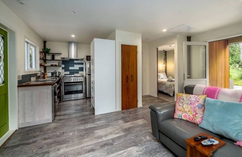 South Wairarapa District Cottage | Top-Rated Spa Retreat at The Glade, Martinborough