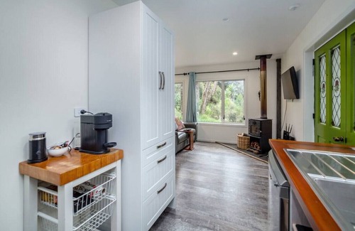 South Wairarapa District Cottage | Top-Rated Spa Retreat at The Glade, Martinborough