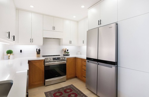 Beltline Apartment | THE GLASSHOUSE 21’ Loft, 2-Patios, King, AC, Firetable, Parking, Stampede + BBQ