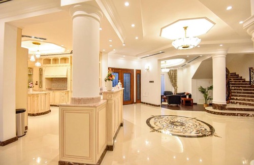 Doha Villa | Experience Elegance at The Glasshouse: Ideal for Families