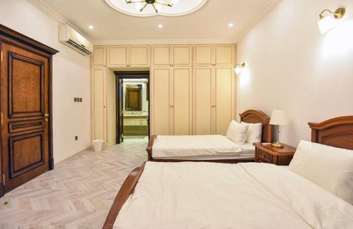 Doha Villa | Experience Elegance at The Glasshouse: Ideal for Families