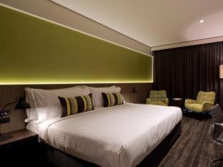 Eight Mile Plains Hotel | Glen Hotel and Suites: Oceanfront Bliss with 5-Star Amenities