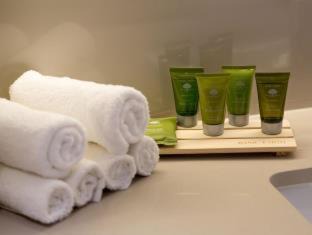 Eight Mile Plains Hotel | Glen Hotel and Suites: Oceanfront Bliss with 5-Star Amenities