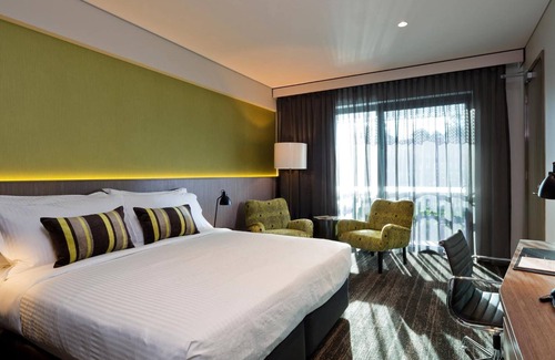 Eight Mile Plains Hotel | Discover The Glen Hotel & Suites: Top-Rated 4-Star Retreat