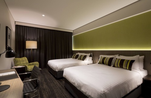 Eight Mile Plains Hotel | Discover The Glen Hotel & Suites: Top-Rated 4-Star Retreat