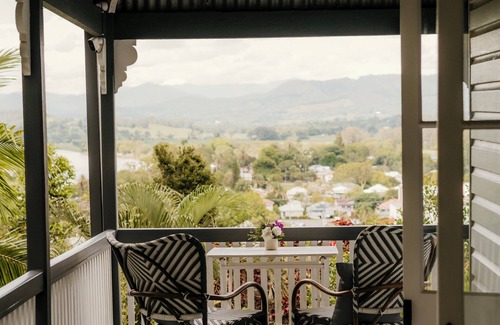 Murwillumbah House | The Glenelg Upstairs Residence (6 persons)