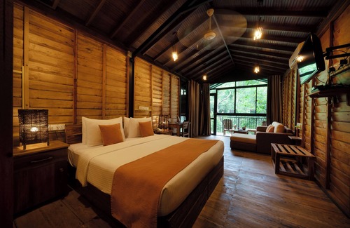 Imbulpe Hotel | Experience The Glenrock: 4-Star Stay with Pool & Spa